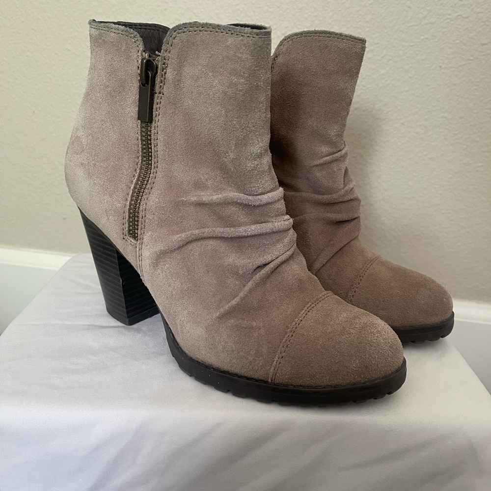 White Mountain Boots 7 1/2